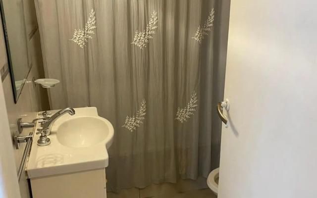 Departamento 3 ambientes con patio, terraza y parrila