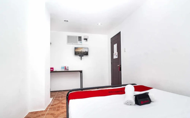 RedDoorz near The Persimmon