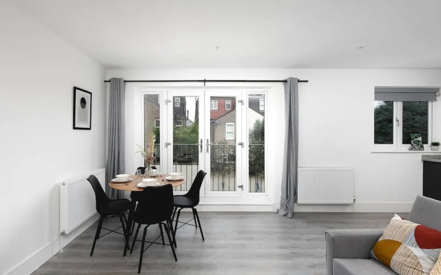 Skyvillion -vineyard Court- Enfield 1bed With Balcony