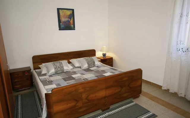 Charming Apartment in Banjole Near Sea