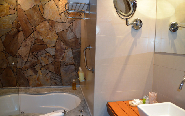 Mine Hotel Boutique