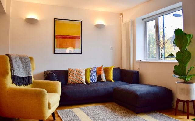 2 Bedroom Flat With Balcony in Homerton