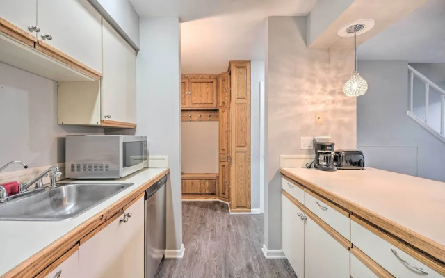 Ellicottville Townhome ~ Half Mi to Slopes!