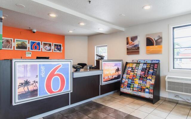 Motel 6 Buena Park, CA - Knotts Berry Farm - Disneyland