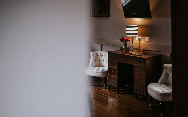 Healing Manor Hotel