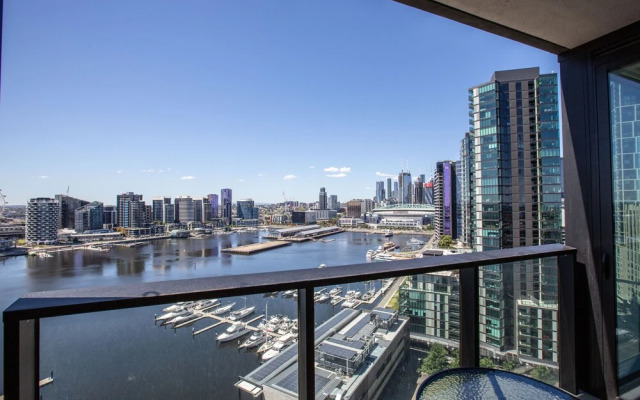 Central Melbourne 2br2bt APT on Collins St+parking