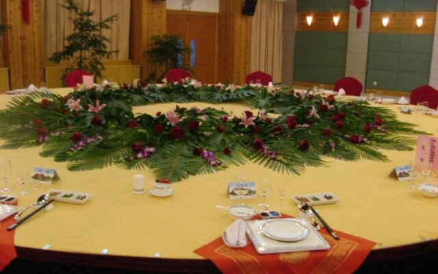 Golden Sun Star Holiday Hotel