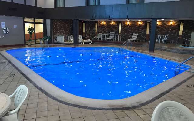 Ramada by Wyndham Albert Lea