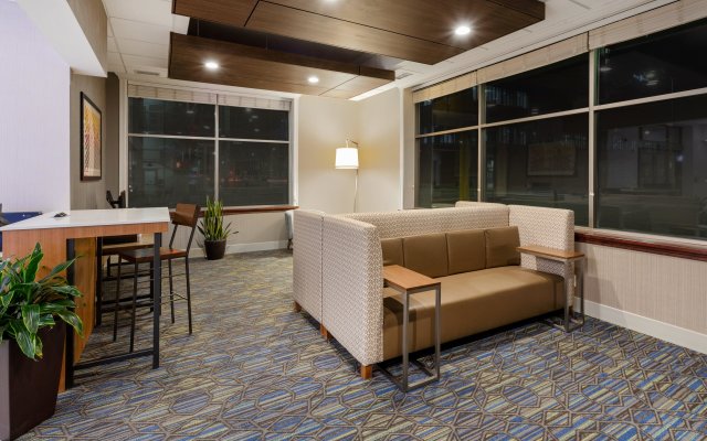 Holiday Inn Express Hotel & Suites Downtown Minneapolis, an IHG Hotel