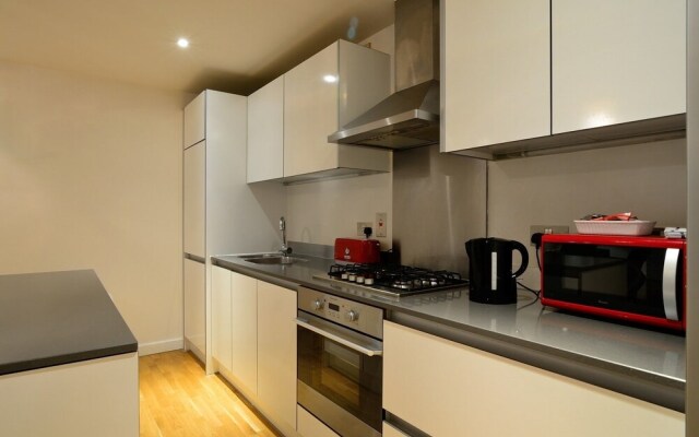City Centre Hunsaker 3 Bedroom Serviced Apartment + Parking