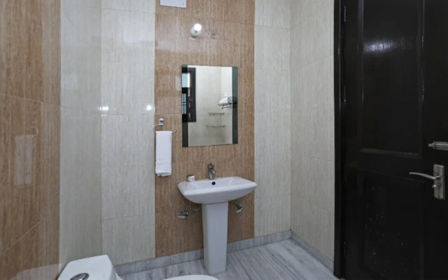 Oyo 11606 Hotel Diplomat Residency