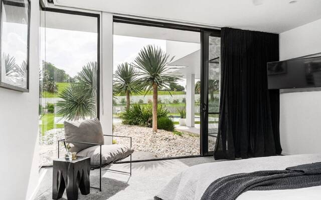 Your Luxury Escape - Scenic Vista