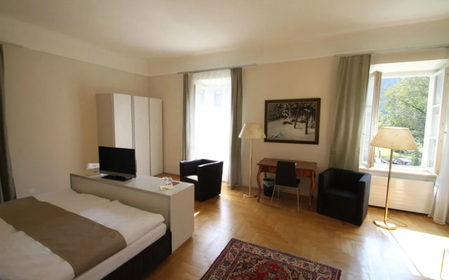 Pineacre on the Lake