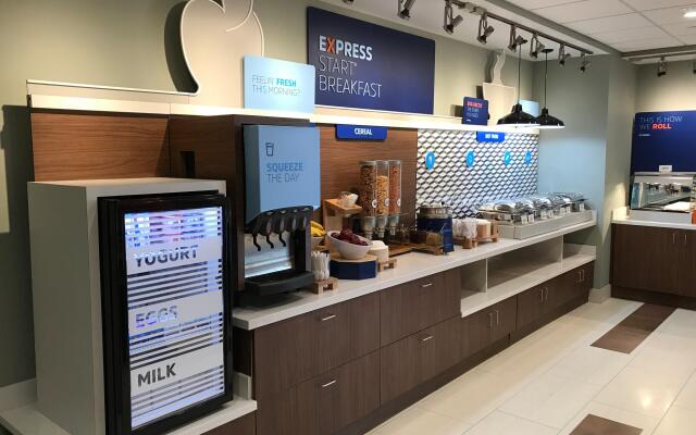 Holiday Inn Express & Suites Ocean Springs by IHG