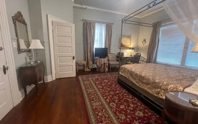 Historic Michabelle Inn