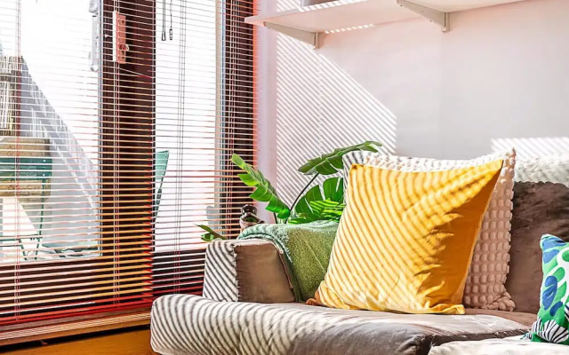 Bright Flat For 2 in Dartmouth Park