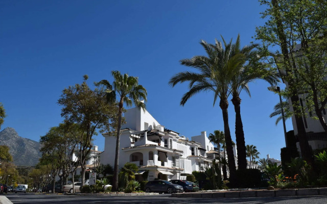 Apartamentos y Casas Serinamar Marbella