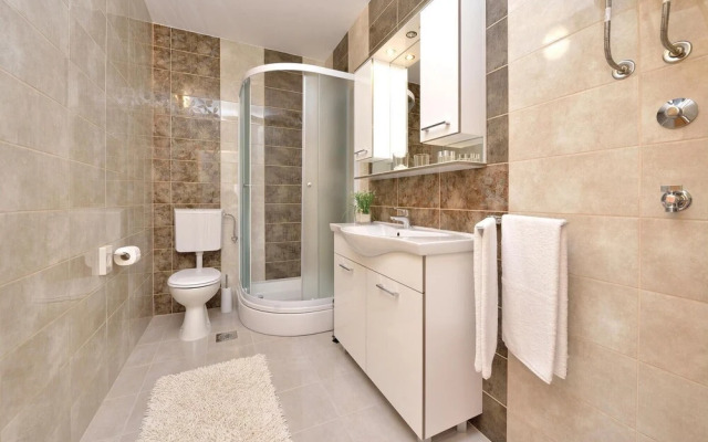 Amazing Home in Vrsi-mulo With Wifi and 2 Bedrooms