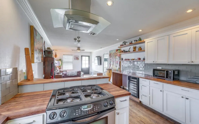 Pet-friendly Austin Home w/ Private Yard + Deck!