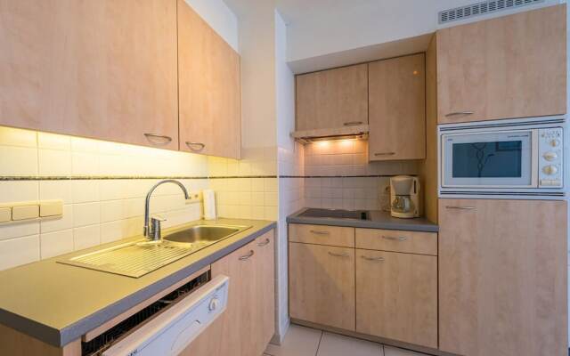 Flat Near Zeedijk With Side sea Views