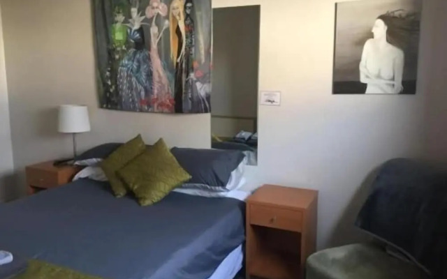 Tuatara Lodge - Hostel