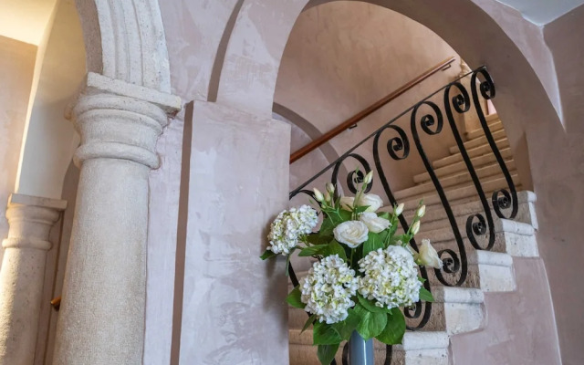 Two Stars Two Beds Downtown Apartment