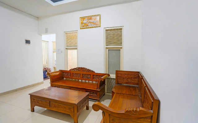 OYO 91743 Choirul Residence