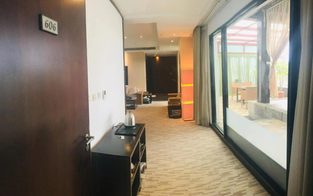 The Loft Seaside Suites