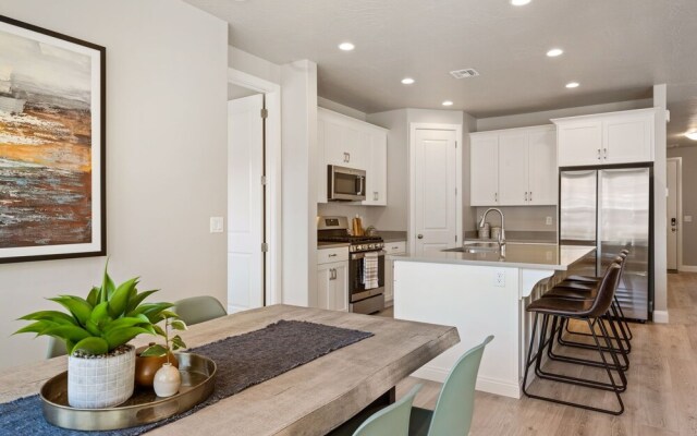 Sunnyside Retreat at Escondido by RedAwning