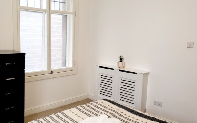 Remarkable 2-bed Apartment in Huddersfield