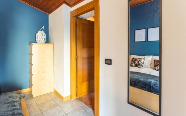 Blue Attic - Historical Como City Center by Rent All Como