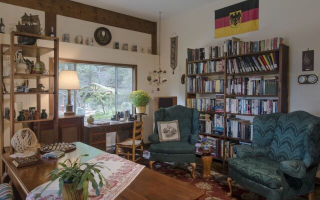 Chalet Inn Bed & Breakfast