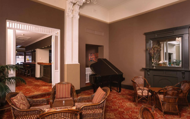 Hadley's Orient Hotel