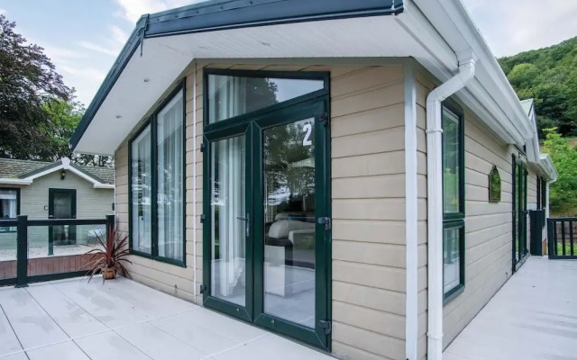 2 Manor Lodge - 2 Bedroom Lodge - Pendine