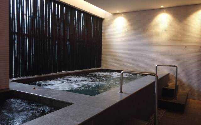 Modern Studio Apartment @ Azalea Suites