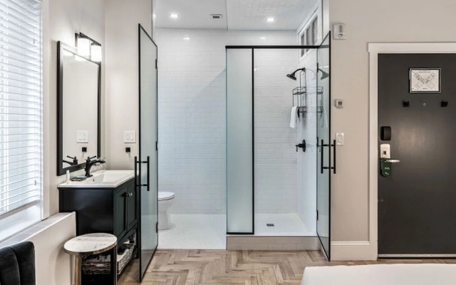 The Inn On Officers Garden