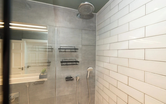 JOIVY Apartments - 5* Central Georgian Apartment (2 Bed)