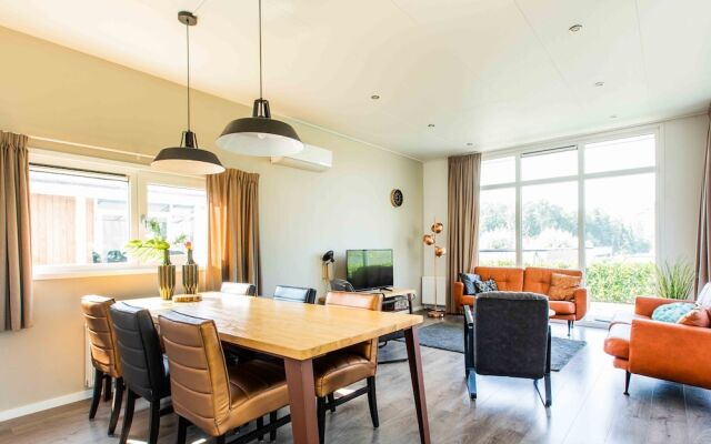 Luxurious Chalet with Sauna And Jacuzzi, 5km From Valkenburg