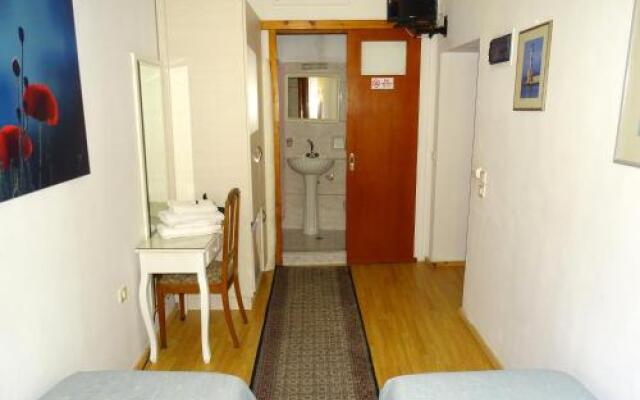 Anemones Rooms