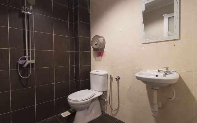 OYO 496 Hotel De Eco Inn