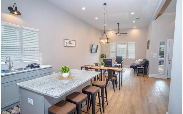 Brand New Remodeled 3BR2BA House Near Downtown