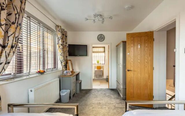 Camaraderie Guest House