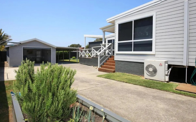 Tilly's Retreat - Pet Friendly - 3 Min Walk to Beach