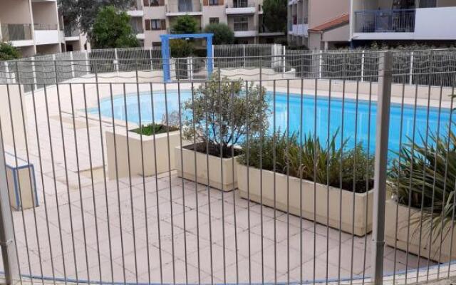 APPARTEMENT AU CALME AVEC PISCINE ET PARKING dans résidence securisée