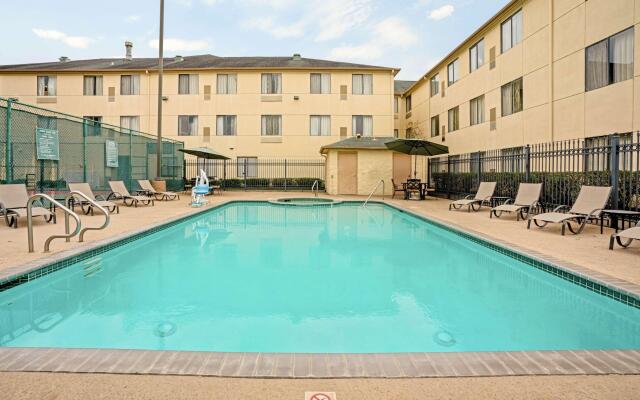 La Quinta Inn and Suites Woodlands South