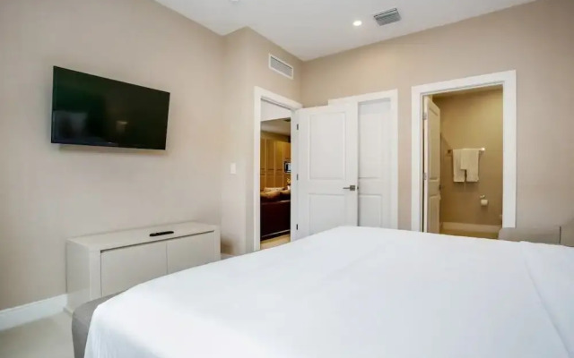 Amazing 3 Bedroom Magic Village Townhome 7607re