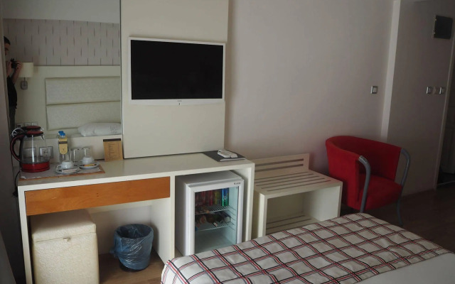 Yunus Hotel