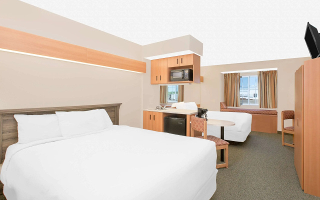Microtel Inn & Suites by Wyndham Colfax/Newton