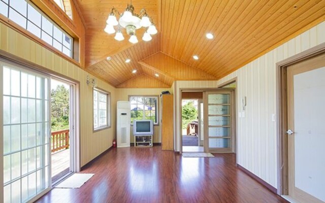 Nonsan Tapjeongho Lake Pension