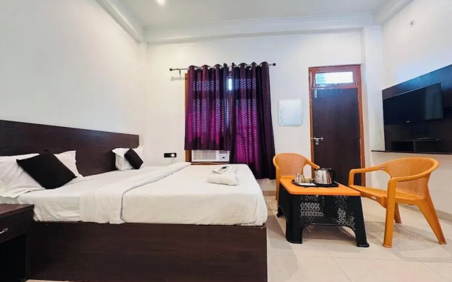 Hotel Aparna Palace